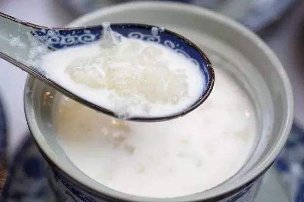 牛奶炖雪蛤什么功效与作用