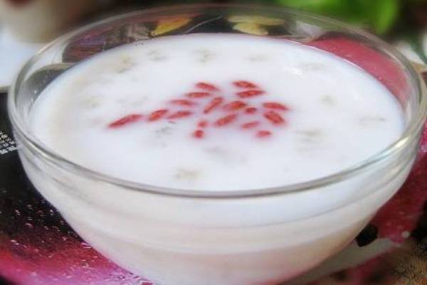 雪蛤炖牛奶有哪些好处