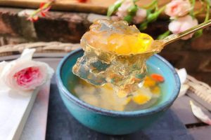 金耳桃胶皂角米炖燕窝的做法