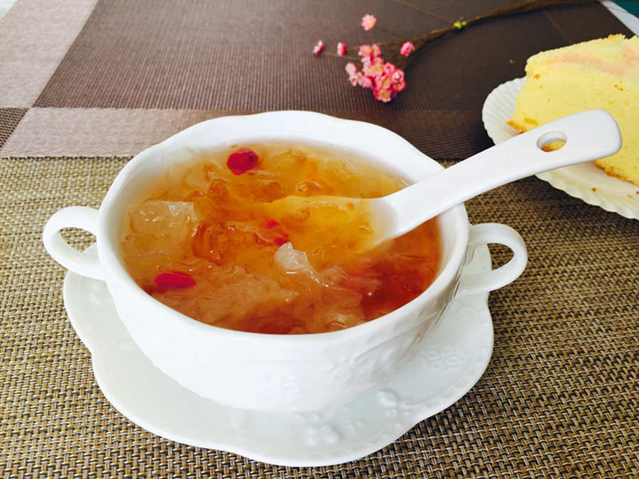 桃胶皂角米红枣炖燕窝的做法